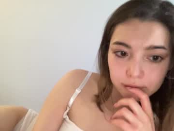 girl
        lilellina cam image #259321