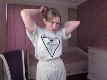 girl
        rowenacarrington cam image #174633