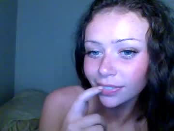 girl
        aspenavery cam image #93576