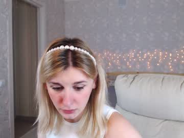 girl
        tendermoon__ cam image #137700