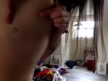 girl
        littlebunnypaws cam image #116361