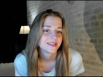 girl
        sophie_crashh cam image #85159