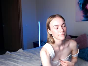 girl
        alice_lady2020 cam image #97611