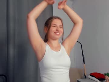 girl
        right_in_the_heart cam image #178794