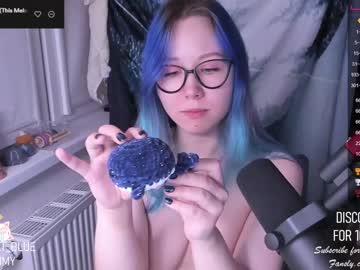 girl
        blue_mooncat cam image #12581