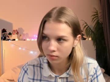 girl
        sharonmorgans cam image #42338