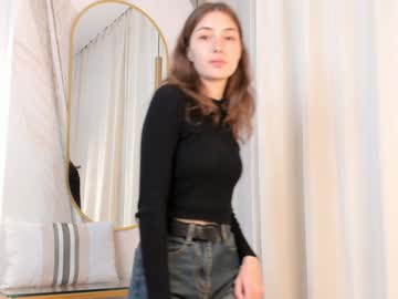 girl
        normadiggle cam image #203777