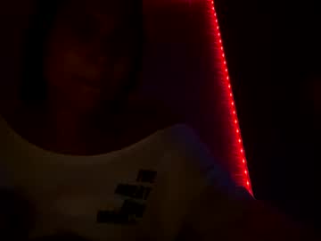 girl
        trinitie_ cam image #212019