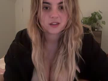 girl
        lovelyluna99 cam image #228866