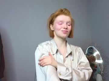 girl
        ginger_hugs cam image #150579