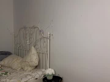 girl
        foxxx_tail cam image #244461