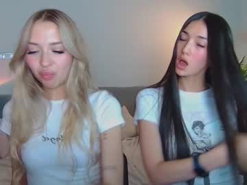 girl
        silk_angell cam image #210637