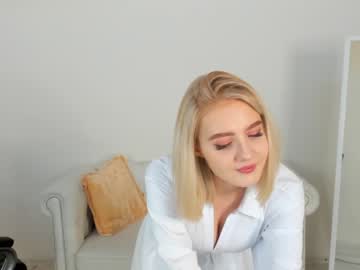 girl
        oliviabr0wn cam image #26607