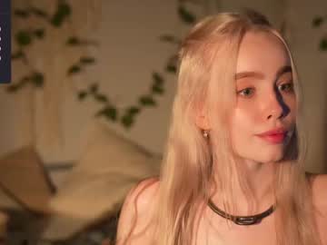 girl
        mother__of__dragons cam image #124535