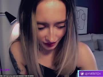 girl
        yvie_ cam image #157853