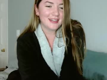 girl
        sskyejoness cam image #176891