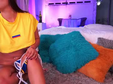 girl Latina Sex Cam with lara_giraldo