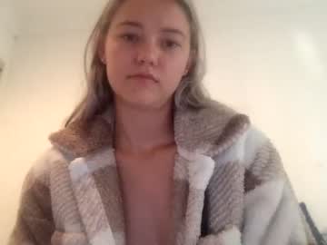girl
        blondee18 cam image #104156