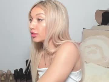 girl
        kattiafox cam image #193360
