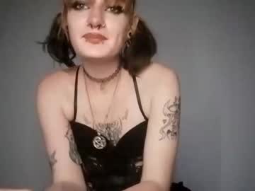 couple
        bansheebb420 cam image #164999