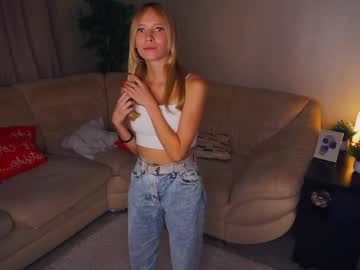 girl
        shelleybuss cam image #195177