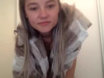 girl
        blondee18 cam image #104139