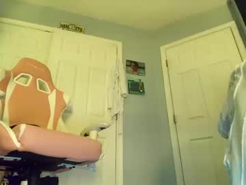 girl
        lovelilaxox cam image #192582