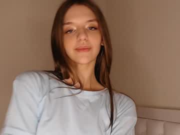 girl
        lesi_moon cam image #104854