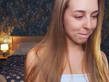 girl
        lynneharding cam image #216669