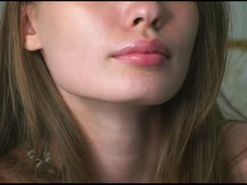 girl
        merciabenthall cam image #191103