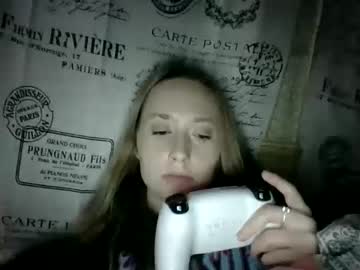 girl
        petitetinybabe cam image #113520