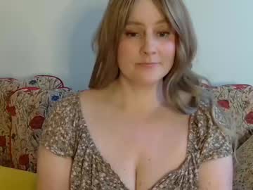 girl Latina Sex Cam with mathilde_solveig