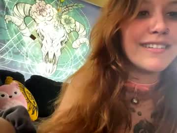 girl
        lucylabellum cam image #173937
