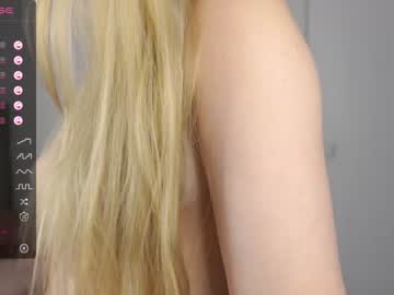 girl
        snow_baby__ cam image #112805