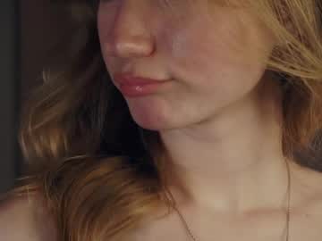girl
        rowenacroyle cam image #235847