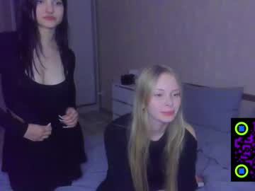 girl
        right_and_left cam image #151877