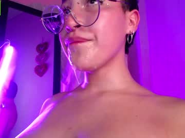 girl
        little_cherryy_ cam image #66117