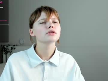 girl
        marianhallsted cam image #210896