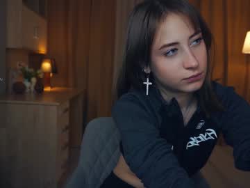 girl
        dieraalkins cam image #196385