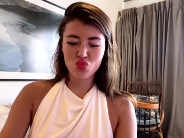 girl
        skyluna69 cam image #219452