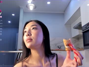 girl
        moon_flo_li cam image #104595