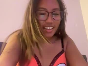girl
        vivieluv cam image #228126