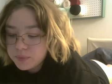 girl
        ftarh18 cam image #86292