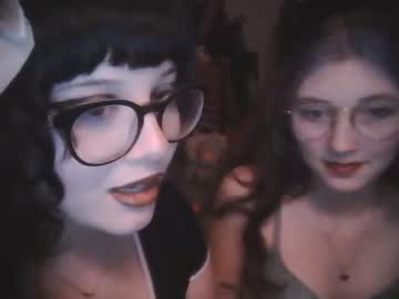 girl
        lottiepoppie cam image #143464