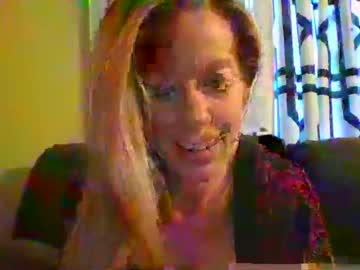girl
        eyecandymilf cam image #70721