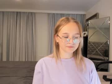 girl
        jettystay cam image #122333
