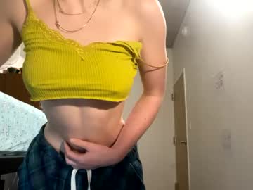 girl
        iamskyec cam image #146922