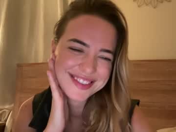 girl
        brookechance cam image #127814