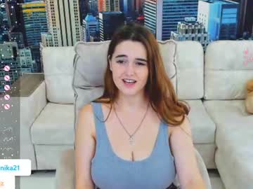 girl
        nika_tailor cam image #197765