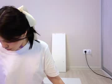 girl
        kr1stinarrow cam image #97695